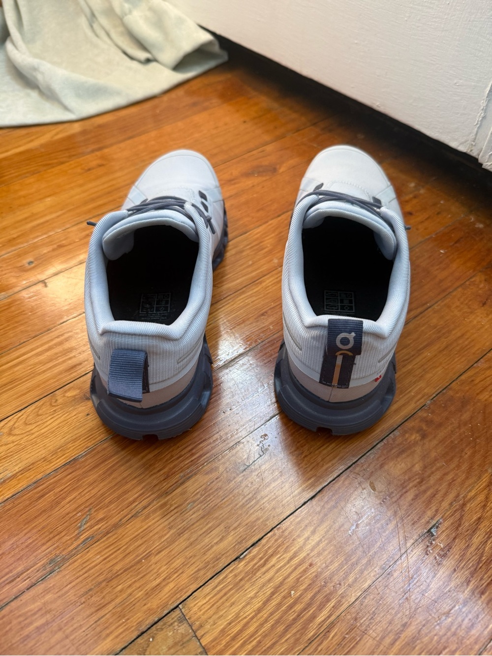 On cloud 6 waterproof heather metal size 9 Sneakers - Picture 4 of 8